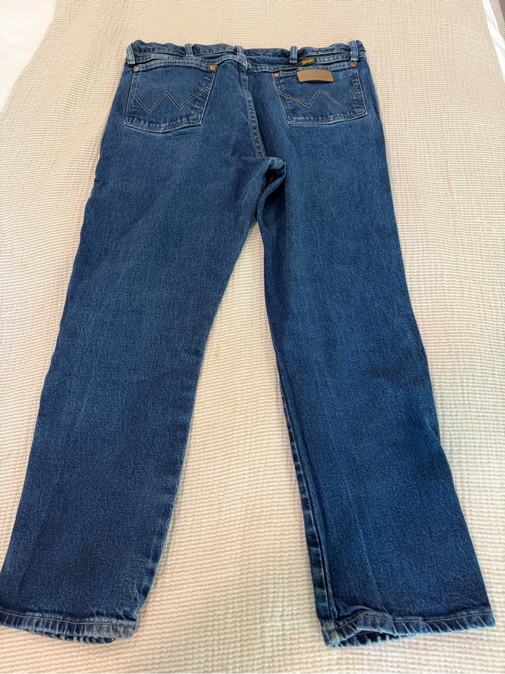 Wrangler Men's Straight Jeans in Dark Blue Denim - Picture 2 of 4